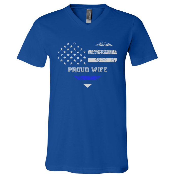 Blue Line Heart Design Wife Of Police Proud Usa Meaningful Gift V-Neck T-Shirt