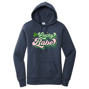 Babe Lucky Meaningful Gift Retro St Patricks Day Funny Graphic Gift Women's Pullover Hoodie