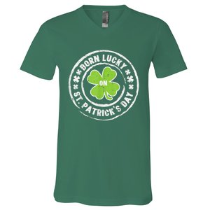 Born Lucky On Happy St Patrick's Day Birthday Bday  Wo V-Neck T-Shirt