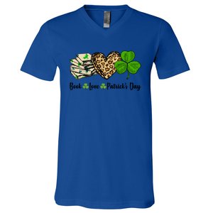 Book Love Shamrock Leopard Heart Book Lover St Patrick's Day Gift V-Neck T-Shirt