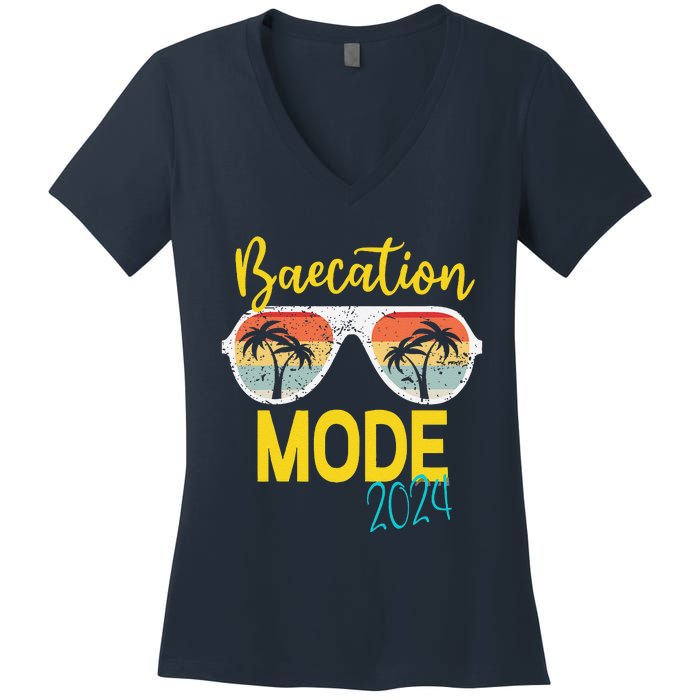 Baecations Mode 2024 Matching Couples Trip Beach Vacation Women's V-Neck T-Shirt