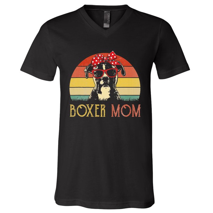 Boxer Mom Boxer Dog Mom Lover Gift Vintage V-Neck T-Shirt