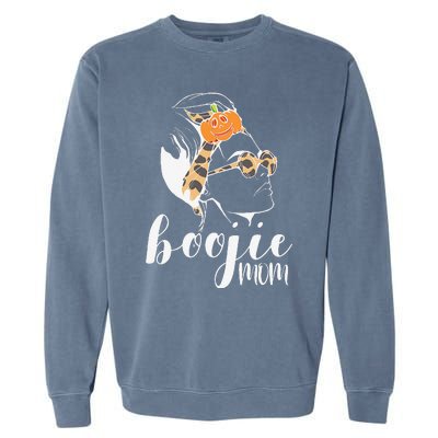 Boojie Mom Halloween Costume Mom Pumpkin Mommy Garment-Dyed Sweatshirt