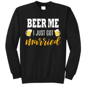 Beer Me I Just Got Married Wedding Gift Sweatshirt