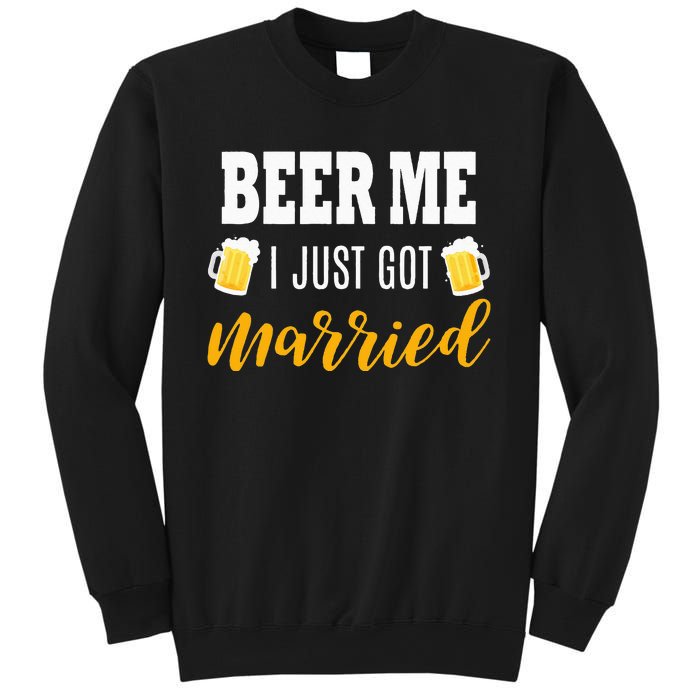 Beer Me I Just Got Married Wedding Gift Sweatshirt