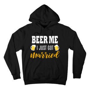 Beer Me I Just Got Married Wedding Gift Tall Hoodie