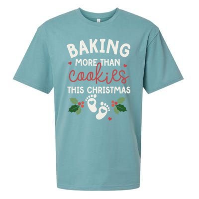 Baking More Than Cookies This Christmas Pregnancy Baker Gift Sueded Cloud Jersey T-Shirt