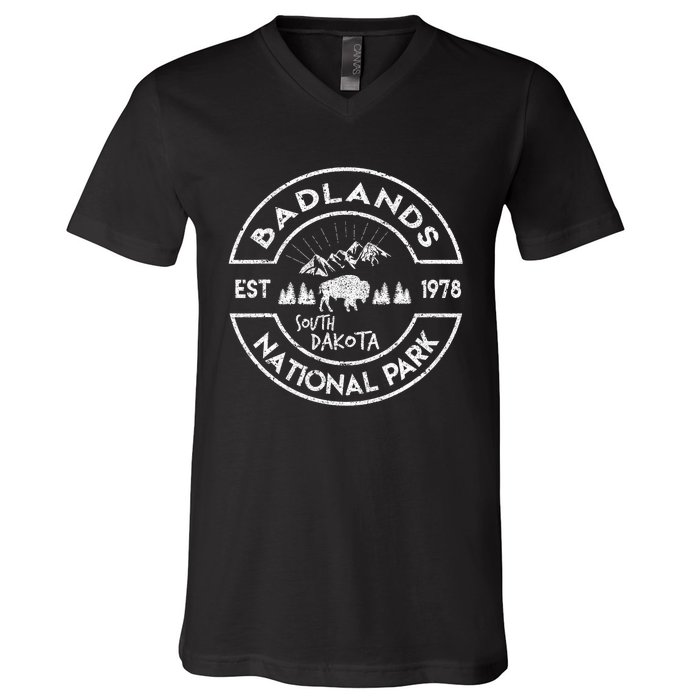 Badlands National Park Retro Hiking Vintage South Dakota V-Neck T-Shirt