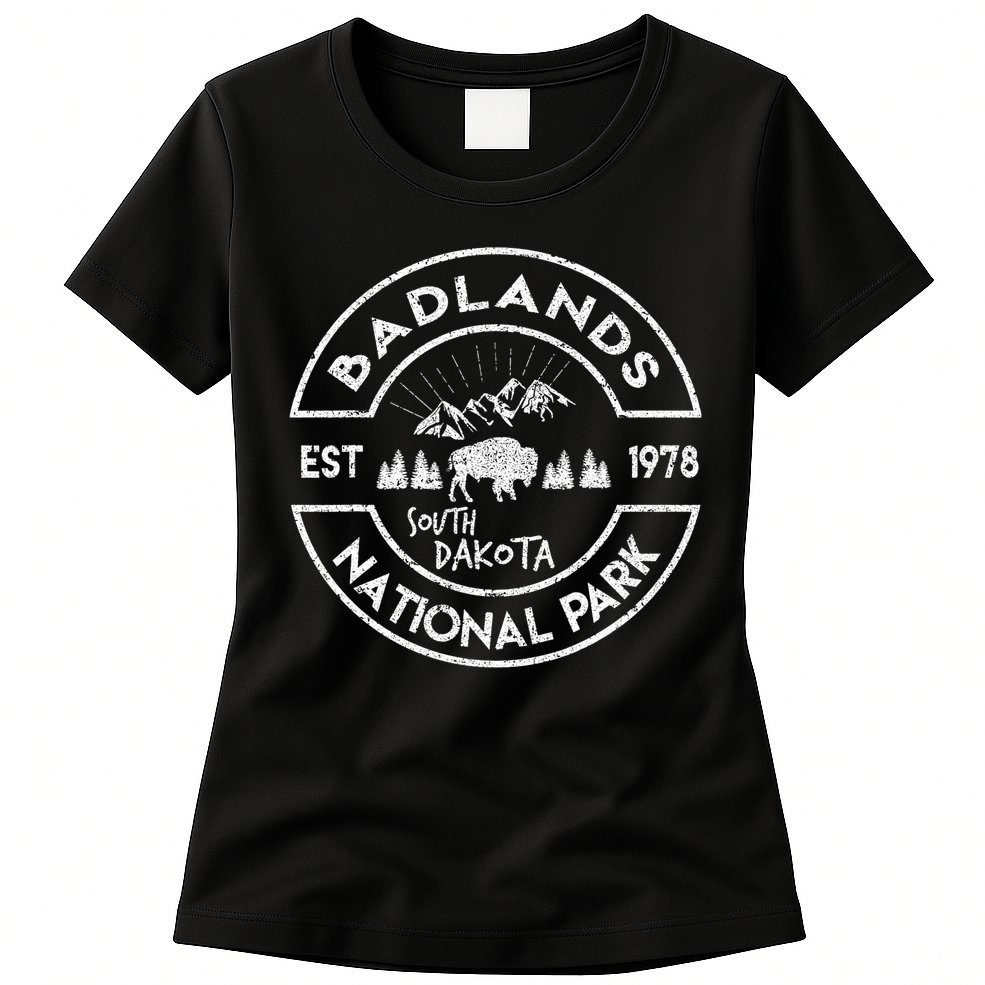 Badlands National Park Retro Hiking Vintage South Dakota Mom Womens T-Shirt
