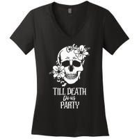 Bride or Die Skull Halloween Gothic Style Bachelorette Party Women's V-Neck T-Shirt