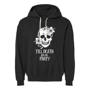 Bride or Die Skull Halloween Gothic Style Bachelorette Party Garment-Dyed Fleece Hoodie