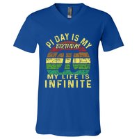 Born On Pi Day 14 March Birthday Saying Happy Pi Day Gift V-Neck T-Shirt