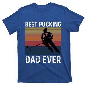 Best Pucking Dad Ever Funny Fathers Day Hockey Pun Gift T-Shirt