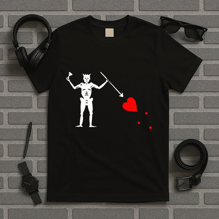 Blackbeard Pirate Flag Jolly Roger Skeleton Halloween T-Shirt