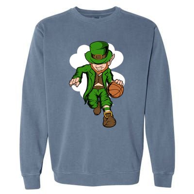 Basketball Player Leprechaun St Patrick's Day Basketball Funny Gift Garment-Dyed Sweatshirt