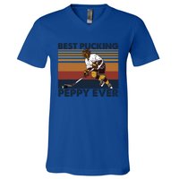 Best Pucking Peppy Ever Funny Hockey Grandpa Saying Gift V-Neck T-Shirt