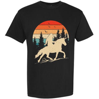 Bigfoot Riding Unicorn! Funny Sasquatch Unicorn Retro Sunset Garment-Dyed Heavyweight T-Shirt