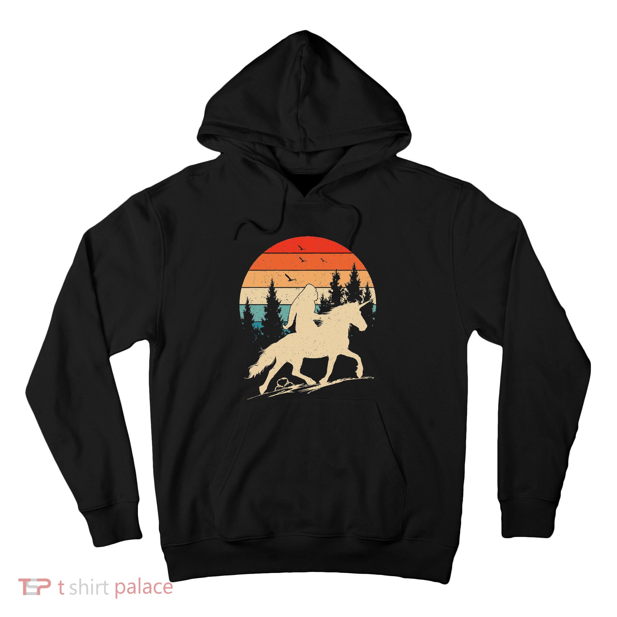 Bigfoot Riding Unicorn! Funny Sasquatch Unicorn Retro Sunset Tall Hoodie