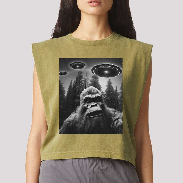Bigfoot Sasquatch Alien Ufo Garment-Dyed Women's Muscle Tee