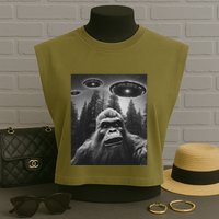 Bigfoot Sasquatch Alien Ufo Garment-Dyed Women's Muscle Tee