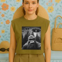 Bigfoot Sasquatch Alien Ufo Garment-Dyed Women's Muscle Tee