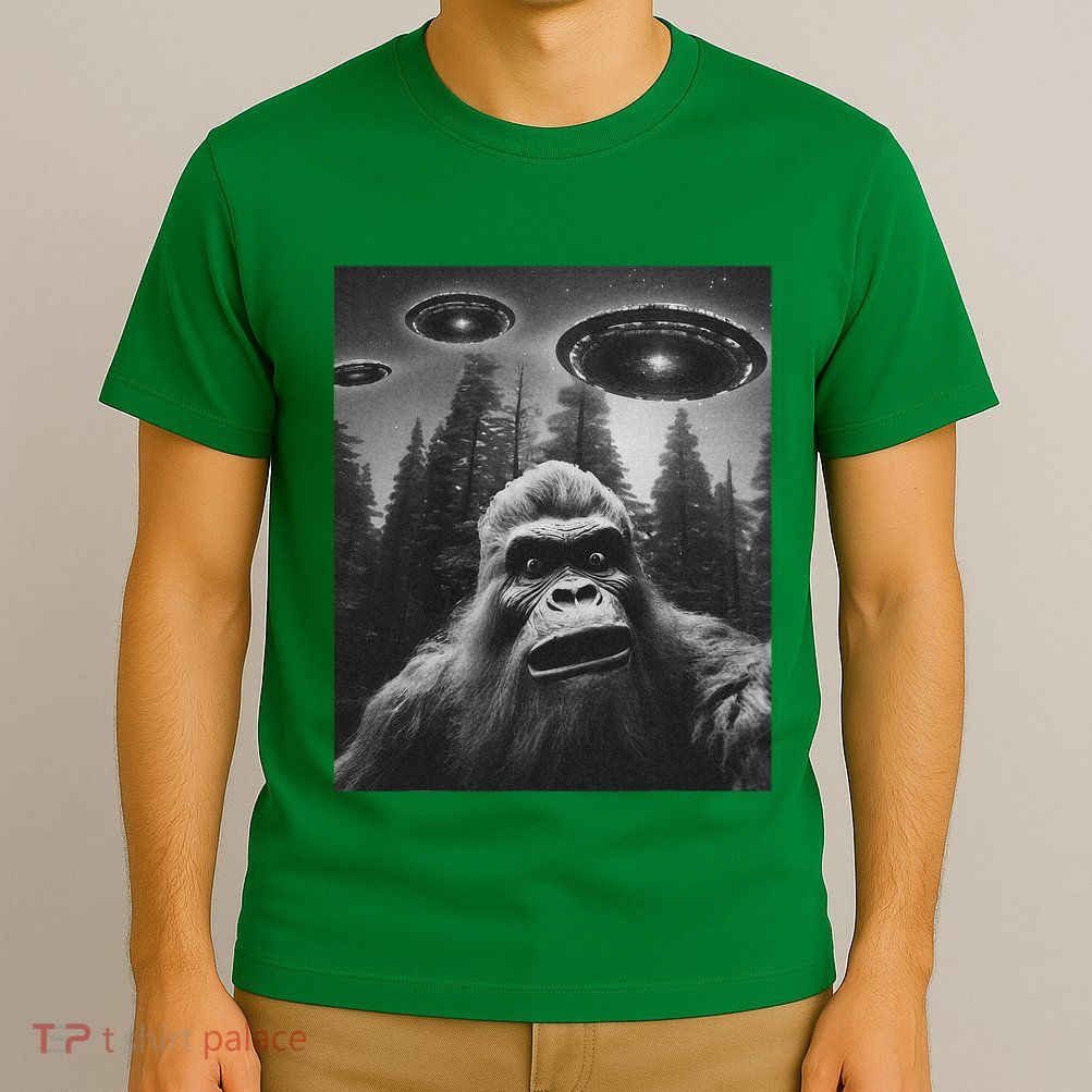Bigfoot Sasquatch Alien Ufo T-Shirt
