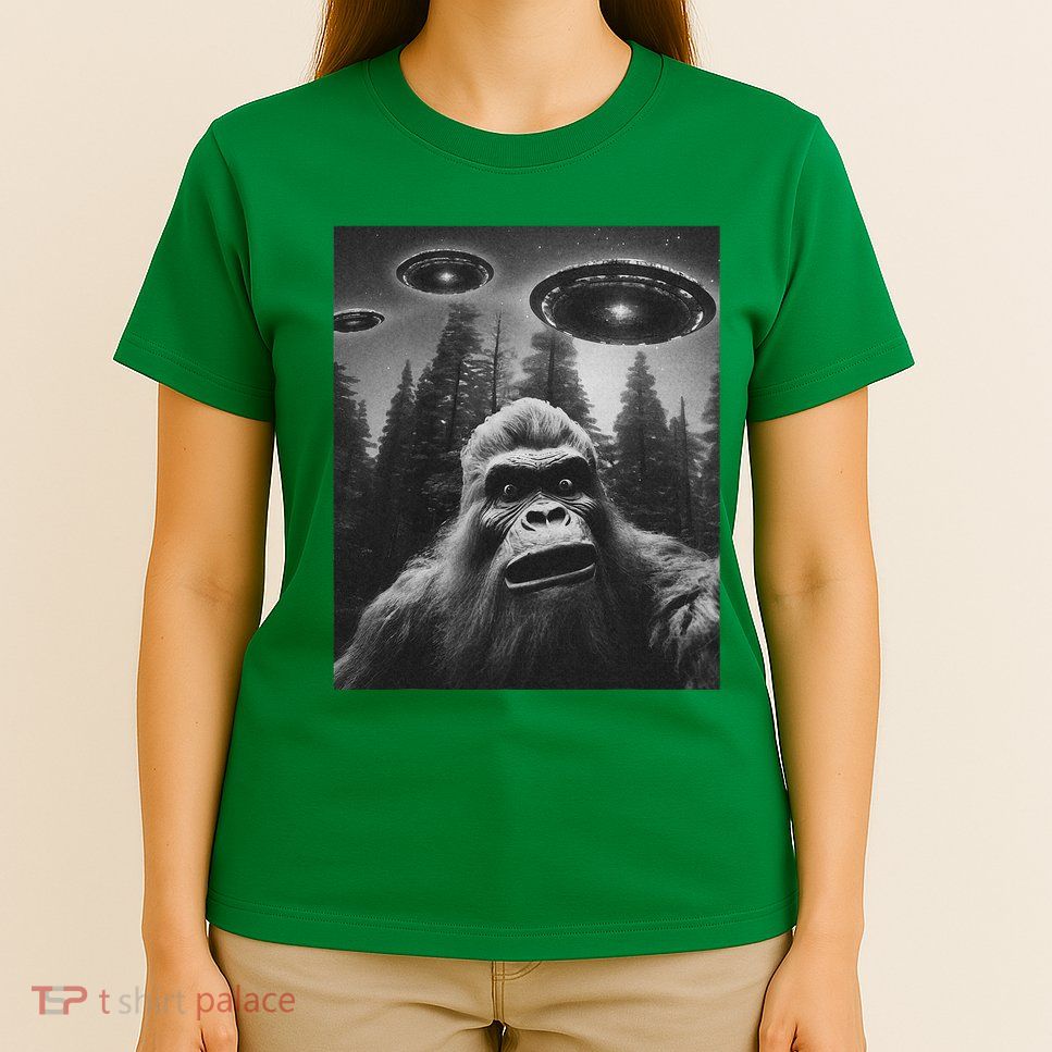 Bigfoot Sasquatch Alien Ufo T-Shirt
