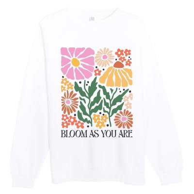 Boho Summer Flower Botanical Nature Lover Floral Wildflower Premium Crewneck Sweatshirt