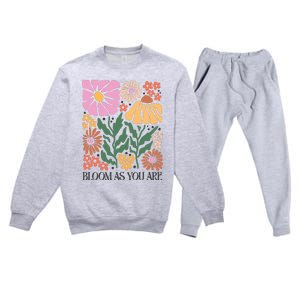 Boho Summer Flower Botanical Nature Lover Floral Wildflower Premium Crewneck Sweatsuit Set