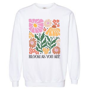 Boho Summer Flower Botanical Nature Lover Floral Wildflower Garment-Dyed Sweatshirt