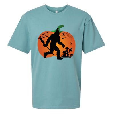 Bigfoot Sasquatch Halloween Lover Witch Giant Pumpkin Halloween Haunted House Sueded Cloud Jersey T-Shirt