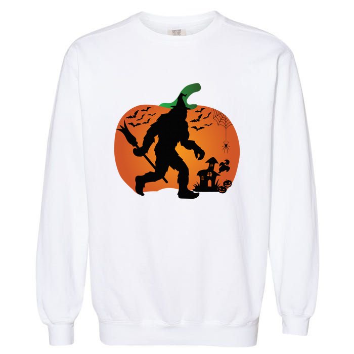 Bigfoot Sasquatch Halloween Lover Witch Giant Pumpkin Halloween Haunted House Garment-Dyed Sweatshirt