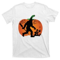 Bigfoot Sasquatch Halloween Lover Witch Giant Pumpkin Halloween Haunted House T-Shirt