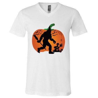 Bigfoot Sasquatch Halloween Lover Witch Giant Pumpkin Halloween Haunted House V-Neck T-Shirt