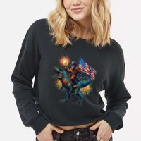 Bigfoot Sasquatch Riding Dinosaur T Rex Funny 4th Of July Cropped Pullover Crew