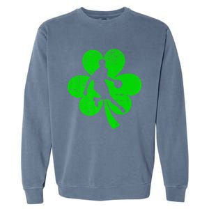 Basketball Sports St Patrick's Day Retro Shamrock Irish Gift Garment-Dyed Sweatshirt