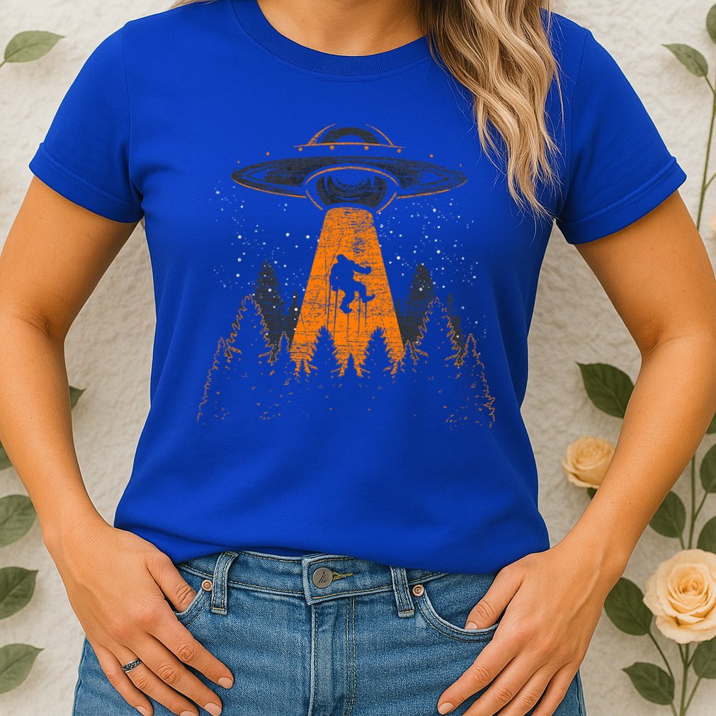Bigfoot Sasquatch Ufo Alien Abduction Yeti Cryptid Bigfoot Womens T-Shirt