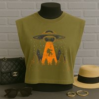 Bigfoot Sasquatch Ufo Alien Abduction Yeti Cryptid Bigfoot Garment-Dyed Women's Muscle Tee