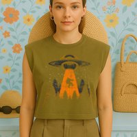 Bigfoot Sasquatch Ufo Alien Abduction Yeti Cryptid Bigfoot Garment-Dyed Women's Muscle Tee
