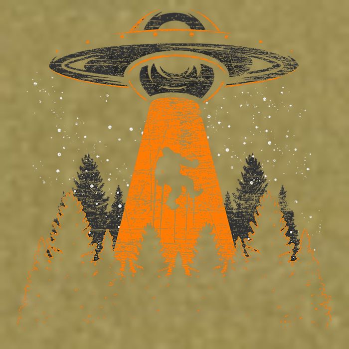 Bigfoot Sasquatch Ufo Alien Abduction Yeti Cryptid Bigfoot Garment-Dyed Women's Muscle Tee