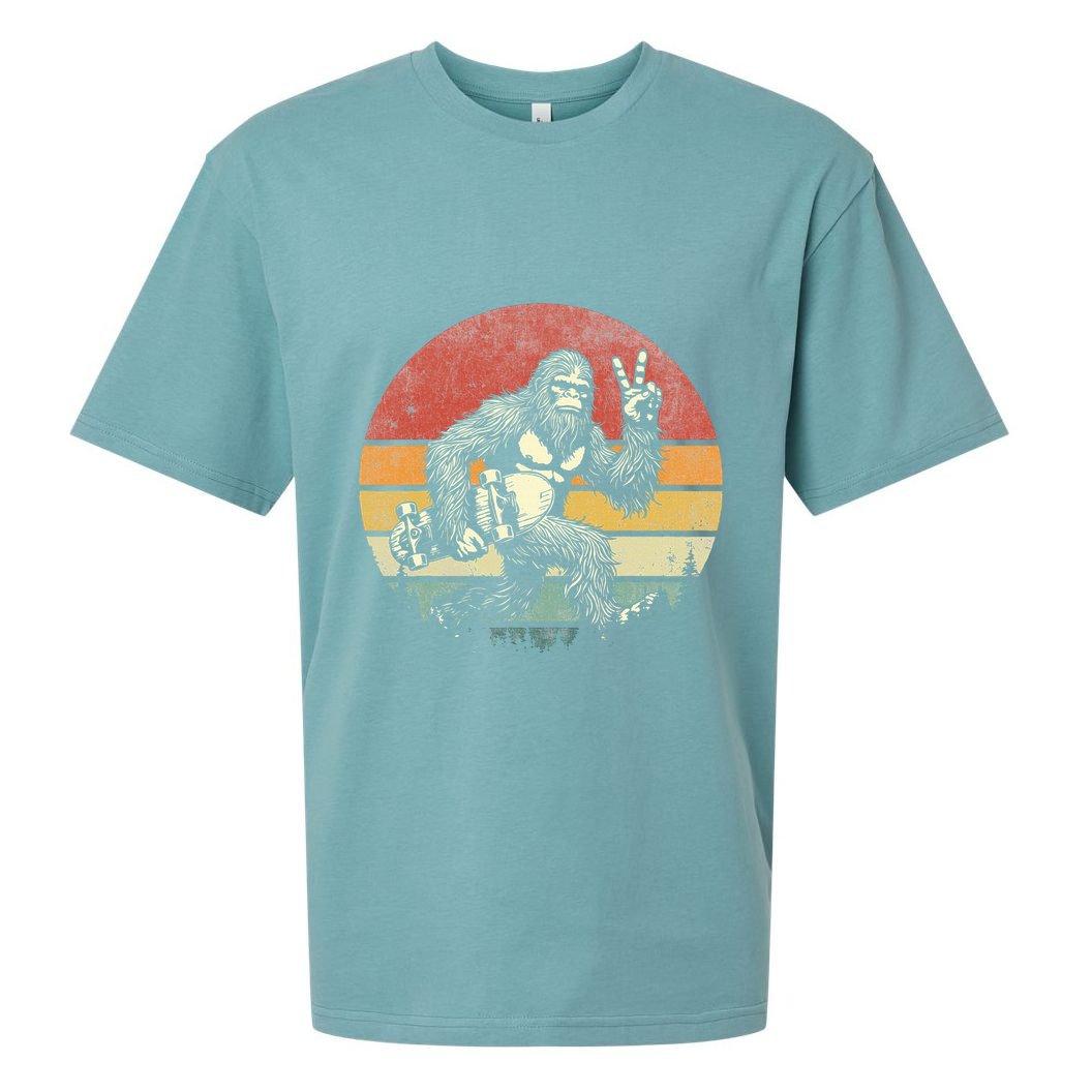 Bigfoot Skater Vintage Sasquatch Skateboarding Sueded Cloud Jersey T-Shirt