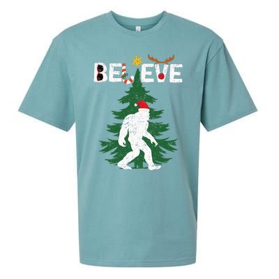 Bigfoot Sasquatch Yeti Believe santa hat Christmas Sueded Cloud Jersey T-Shirt