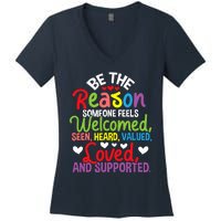 Be The Reason Someone Feels Loved Social Workers Women's V-Neck T-Shirt