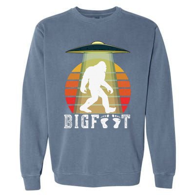 Bigfoot UFO Abduction Funny Sasquatch Halloween Design Idea Garment-Dyed Sweatshirt