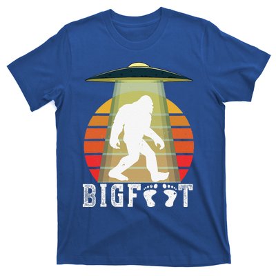 Bigfoot UFO Abduction Funny Sasquatch Halloween Design Idea T-Shirt