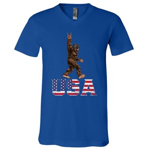 Bigfoot Usa Patriotic For Sasquatch Rock On V-Neck T-Shirt