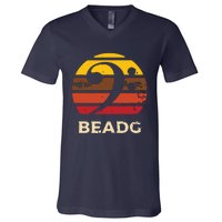 BEADG Vintage Bass Clef Sunset Bassist 5 String Player Gifts V-Neck T-Shirt