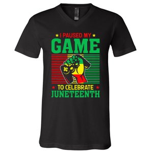 Black Video Gamer I Paused My Game to Celebrate Juneteeth V-Neck T-Shirt