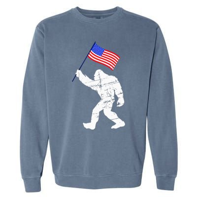 Bigfoot With American Flag Funny 4th Of July Sasquatch USA Garment-Dyed Sweatshirt