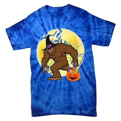 Bigfoot Witch Holding Jackolantern Pumpkin Happy Halloween Tie-Dye T-Shirt